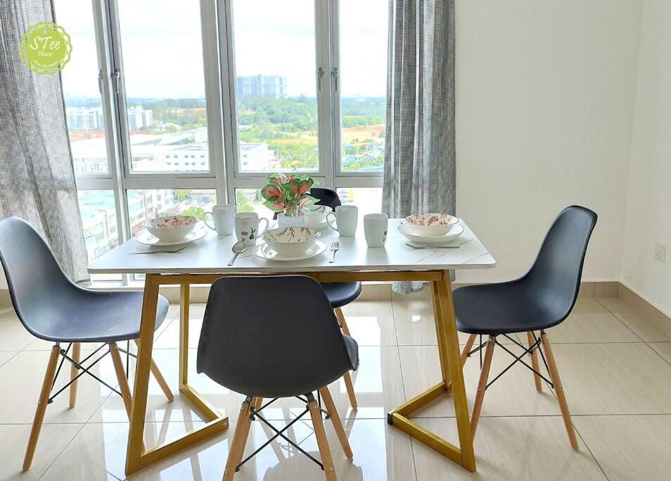 Tranquility-4pax -mount Austin-netflix-ikea-toppen-jusco-jb Johor Bahru
